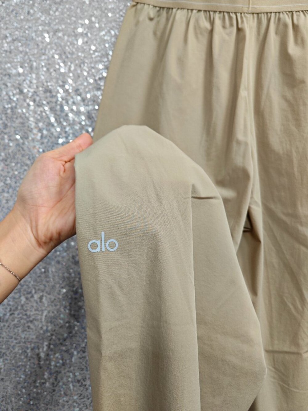 NWT ALO Yoga Suit Up Trouser 🍻 Gravel | Neutral Wide Leg Quiet Luxury Pants - Picture 7 of 8